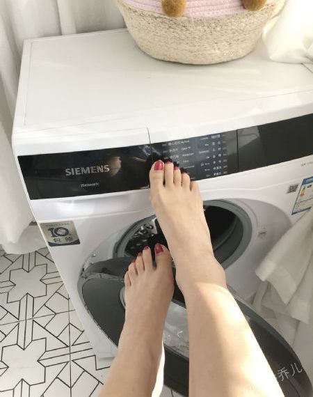 女王踩踏脚奴免费视频_高清视频在线观看